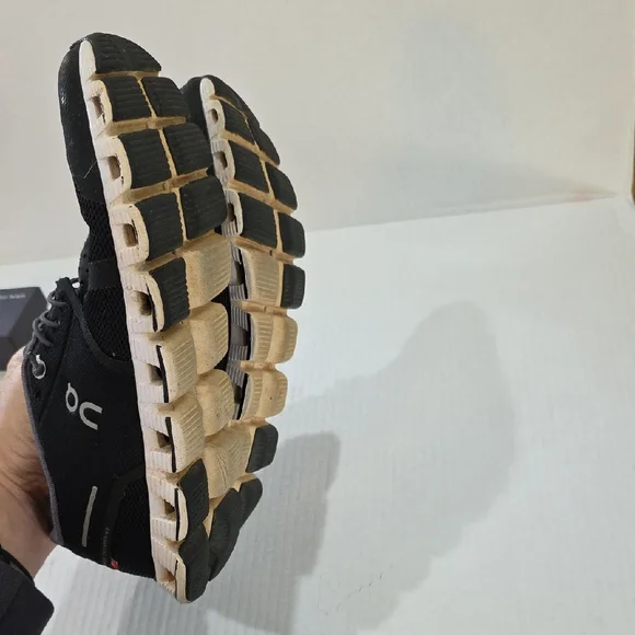 On Cloud 5 Running Women's Black and White Sneakers Size 9 - Picture 10 of 10